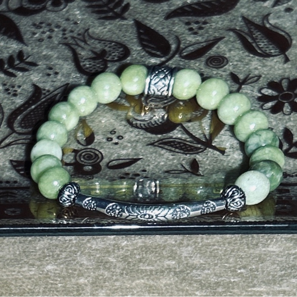 Auth “New Jade” Bead Bracelet with Silver-Bar Accent Sacred Sakrut
